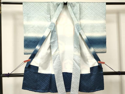 平和屋着物[]お宮参り　男の子　祝着　産着　初着　のしめ　駒刺繍　総刺繍　亀甲宝尽くし文　暈し染め　逸品　DABA3753ma