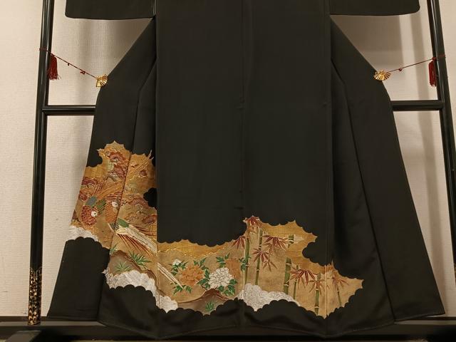 平和屋着物■豪華黒留袖　駒刺繍　尾長鳥　草花　金銀彩　正絹　逸品　AABF3884ph