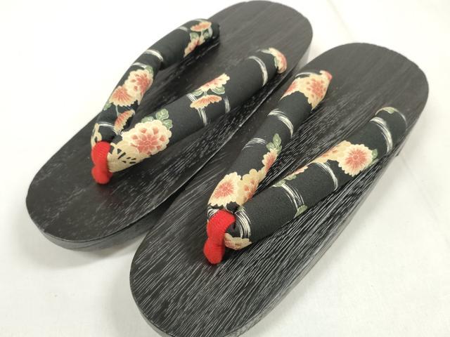 平和屋着物＊夏物 和装小物 下駄まとめて3足 浴衣 黒下駄 鼻緒：刺繍 舞蝶花文 菊 草花 24.5 未使用品あり 逸品 DABA7979zzz