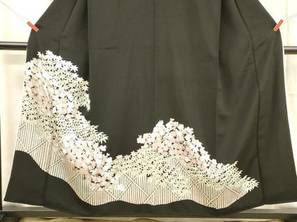 平和屋着物■豪華黒留袖　駒刺繍　枝葉梅文　正絹　逸品　DABB3868cm