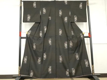 平和屋着物●本場大島紬　地空き　カタス9マルキ　枝花文　黒地　正絹　逸品　AABG0315cs1