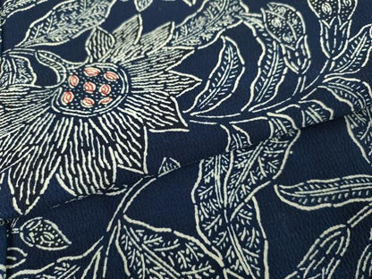 平和屋着物●浦野理一　小紋　本藍　更紗花唐草文　鬼しぼ縮緬　正絹　逸品　AABG0390cs