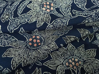 平和屋着物●浦野理一　小紋　本藍　更紗花唐草文　鬼しぼ縮緬　正絹　逸品　AABG0390cs