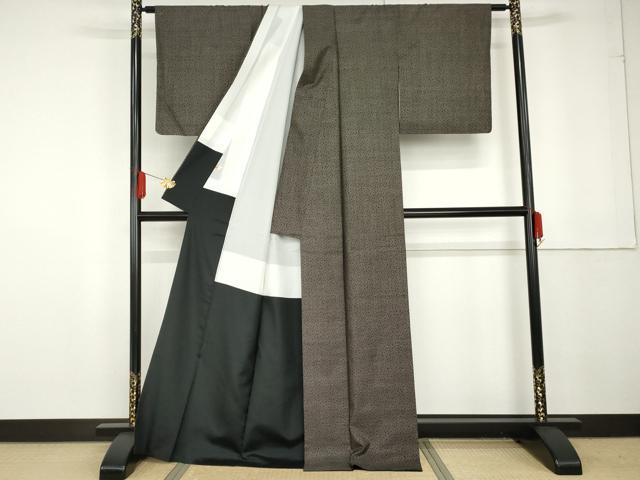 平和屋着物●本場大島紬 泥染め カタス7マルキ 散らし文様 正絹 逸品 AABG3493cs