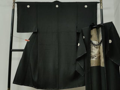 平和屋着物●男性　黒紋付　羽織セット　羽裏：風景文　正絹　逸品　未使用　CABC6893yc