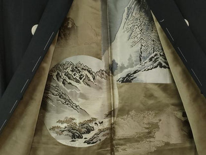 平和屋着物●男性　黒紋付　羽織セット　羽裏：風景文　正絹　逸品　未使用　CABC6893yc