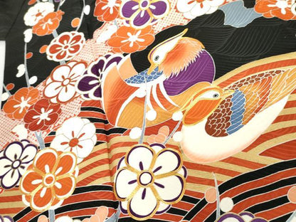 平和屋着物●豪華振袖　友禅　駒刺繍　立波鴛鴦笹梅文　黒地　金彩　正絹　逸品　AABG3570cs