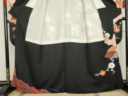 平和屋着物●豪華振袖　友禅　駒刺繍　立波鴛鴦笹梅文　黒地　金彩　正絹　逸品　AABG3570cs