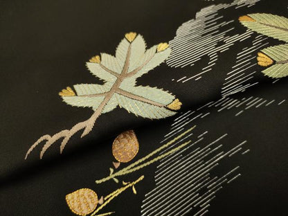 平和屋着物●塩瀬　九寸名古屋帯　駒刺繍　総刺繍　吹き寄せ松文　黒地　金銀糸　正絹　逸品　DABD2037du