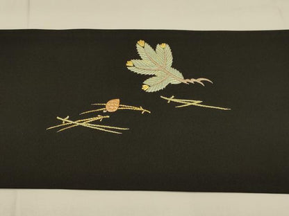 平和屋着物●塩瀬　九寸名古屋帯　駒刺繍　総刺繍　吹き寄せ松文　黒地　金銀糸　正絹　逸品　DABD2037du