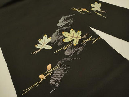 平和屋着物●塩瀬　九寸名古屋帯　駒刺繍　総刺繍　吹き寄せ松文　黒地　金銀糸　正絹　逸品　DABD2037du