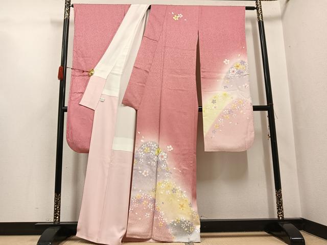 平和屋着物●豪華振袖　駒刺繍　重ね山桜文　暈し染め　金通し地　正絹　逸品　AABG7342ph