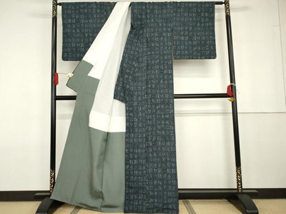平和屋着物●本場大島紬　カタス9マルキ　格子文字文　正絹　逸品　AABG7885cs