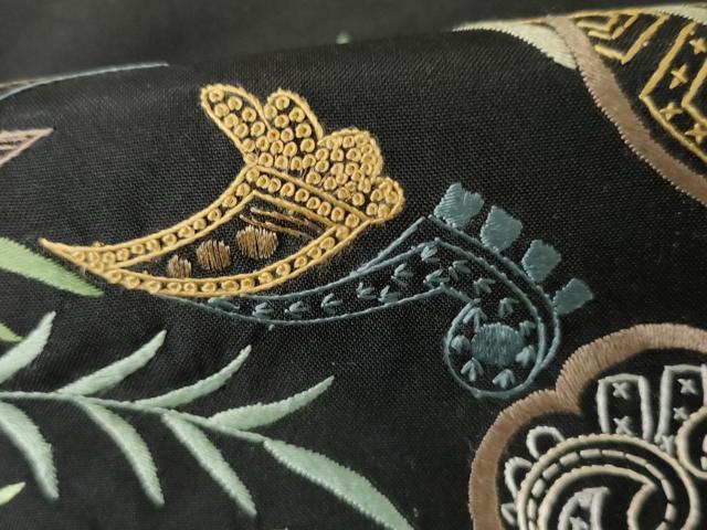 平和屋着物●総刺繍　訪問着　紬地　中国三大刺繍　スワトウ刺繍　汕頭刺繍　相良刺繍　吉祥花唐草文　黒地　金糸　正絹　逸品　AABG7918cs