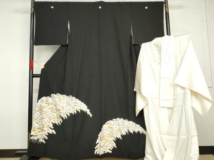 平和屋着物●豪華黒留袖・長襦袢(袷)セット　友禅　駒刺繍　枝松文　金彩　半衿刺繍　正絹　逸品　AABG7972cs