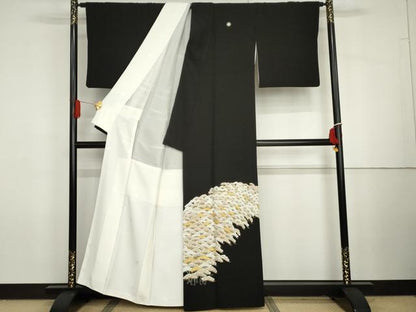 平和屋着物●豪華黒留袖・長襦袢(袷)セット　友禅　駒刺繍　枝松文　金彩　半衿刺繍　正絹　逸品　AABG7972cs