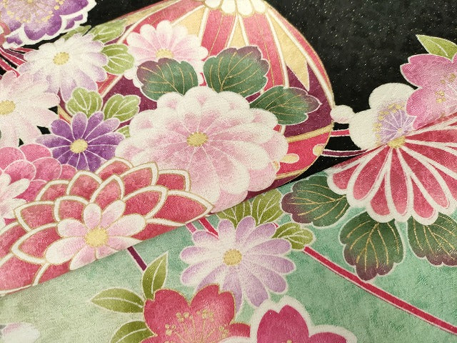 平和屋着物●豪華振袖　花毬文　暈し染め　黒地　金彩　金通し地　正絹　逸品　AABG7930cs