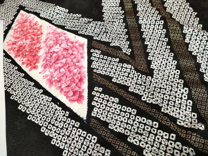 平和屋着物●豪華振袖　絞り　舞花文　黒地　金彩　正絹　逸品　AABG7941cs