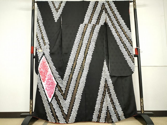 平和屋着物●豪華振袖　絞り　舞花文　黒地　金彩　正絹　逸品　AABG7941cs