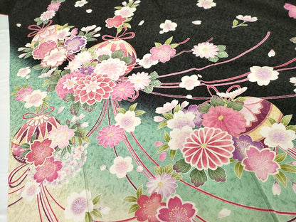 平和屋着物●豪華振袖　花毬文　暈し染め　黒地　金彩　金通し地　正絹　逸品　AABG7930cs