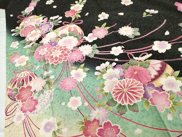 平和屋着物●豪華振袖　花毬文　暈し染め　黒地　金彩　金通し地　正絹　逸品　AABG7930cs