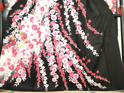平和屋着物●豪華振袖　駒刺繍　枝垂れ花文　暈し染め　黒地　金彩　正絹　逸品　AABG7959cs