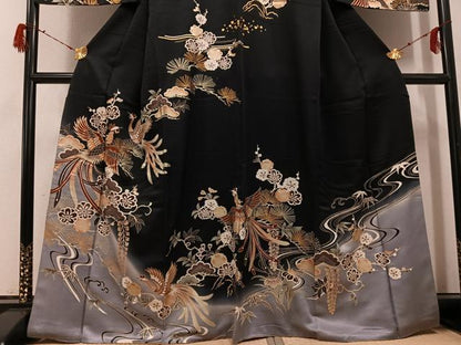 平和屋着物●訪問着　駒刺繍　松竹梅鳳凰文　暈し染め　黒地　金彩　正絹　逸品　AABG9020ph