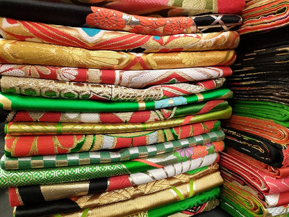 平和屋本店■子供帯 まとめて 35点 鶴 孔雀 蝶 松竹梅 花柄 七宝 金銀糸 など 着用可能多数 未使用品あり se3996