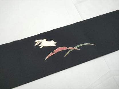 平和屋着物●塩瀬　九寸名古屋帯　満月　兎　雪芝文　黒地　金彩　正絹　逸品　CABE4680hy
