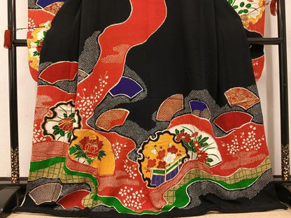 平和屋着物●豪華振袖　駒刺繍　絞り　地紙雪輪草花吉祥群れ鶴文　黒地　金彩　鬼しぼ縮緬　ロング丈　正絹　逸品　AABH3857ph