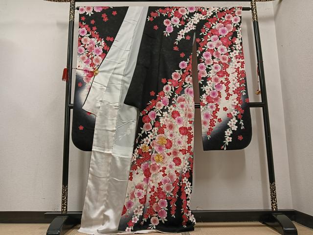 平和屋着物●豪華振袖　駒刺繍　夜桜文　暈し染め　黒地　金彩　正絹　逸品　AABH3859ph