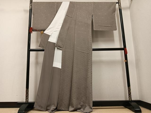 平和屋着物●上質な色無地　小葵地紋　空五倍子色　大丸扱い　正絹　逸品　未使用　AABH4083ph 平和屋着物○上質な色無地 小葵地紋 空五倍子色 大丸扱い 正絹 逸品 未