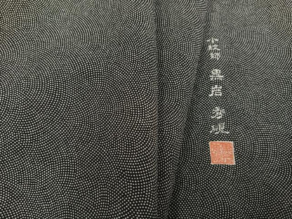 平和屋着物●小紋師　黒岩秀硯　江戸小紋　鮫小紋柄　黒地　正絹　逸品　AABH4077ph