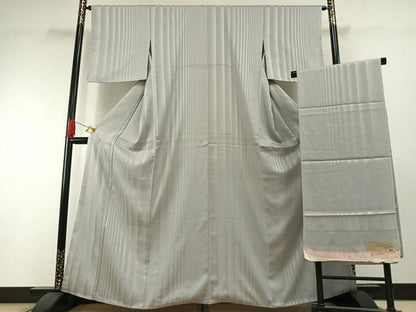 平和屋着物●上質な色無地　利久緞子　白梅鼠色　丹後ちりめん　反端付き　正絹　逸品　AABH0878fy