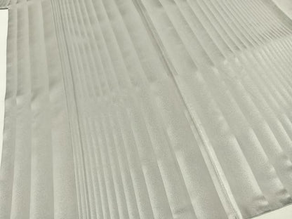 平和屋着物●上質な色無地　利久緞子　白梅鼠色　丹後ちりめん　反端付き　正絹　逸品　AABH0878fy