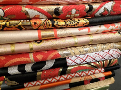 平和屋本店■子供帯 まとめて 35点 鳳凰 鶴 孔雀 蝶 更紗 花柄 楽器 寿字 アンティーク 金銀糸 など 着用可能多数 未使用品あり ppp3534