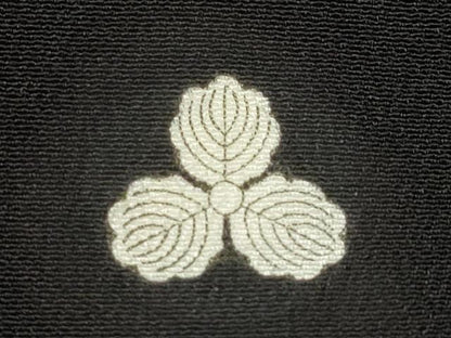 平和屋着物■豪華黒留袖　駒刺繍　籬菊文　たたき染め　金彩　正絹　逸品　CABD9940ze