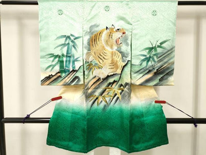 平和屋着物[]お宮参り　男の子　祝着　産着　初着　のしめ　刺繍　虎 寅　笹竹文　暈し染め　金銀彩　逸品　DABC5360ma