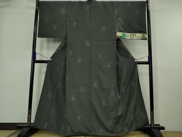 平和屋着物●極上　結城紬　100亀甲　飛び亀甲柄　はたおり娘　手緒里　兎　藍墨茶色地　やまと誂製　逸品　AABJ5793ck