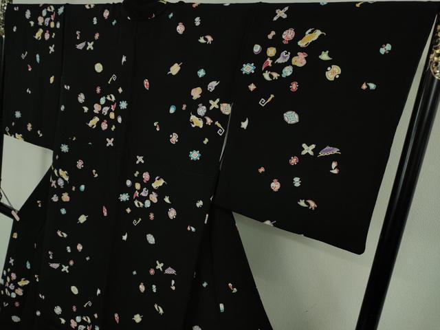 平和屋本店●極上　小紋　宝尽くし　黒地　鬼しぼ縮緬　逸品　DZAA7054kh6