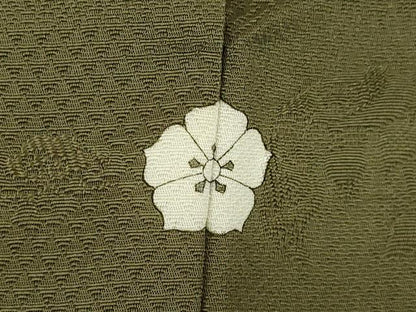 平和屋着物●上質な色無地　市松吉祥地紋　国防色　正絹　逸品　AABH7050ck