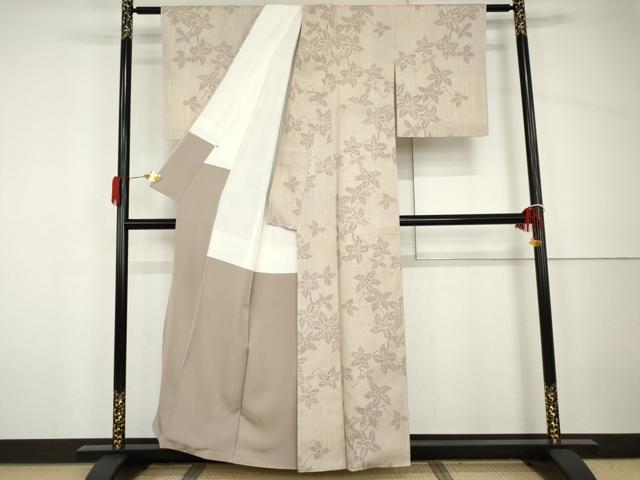 平和屋着物●本場結城紬　重要無形文化財　100亀甲　枝花文　大丸扱い　井上商事株式会社謹製　証紙付き　正絹　逸品　AABH7133cs