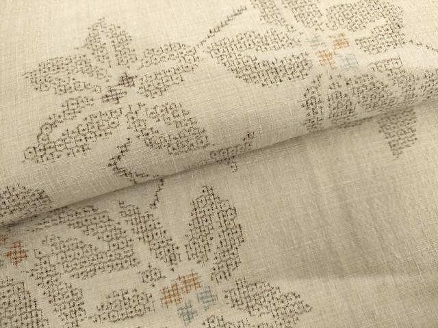 平和屋着物●本場結城紬　重要無形文化財　100亀甲　枝花文　大丸扱い　井上商事株式会社謹製　証紙付き　正絹　逸品　AABH7133cs
