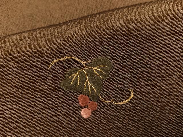 平和屋着物●訪問着　刺繍　草花文　金糸　鬼しぼ縮緬　正絹　逸品　AABH6941ph