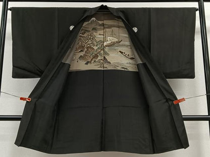 平和屋着物∞男性　長羽織　紬地　黒紋付　羽裏：風景文　正絹　逸品　CABE4960ua