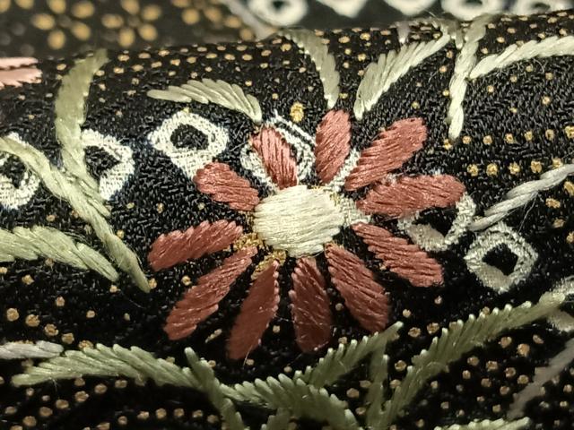 平和屋着物●訪問着　絞り　刺繍　草花文　黒地　金彩　正絹　逸品　AABH4921fy 平和屋着物○訪問着 絞り 刺繍 草花文 黒地 金彩 正絹 逸品 AABH4921fy