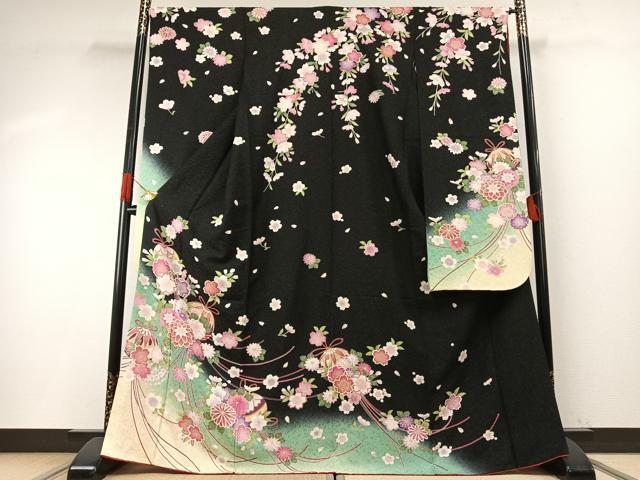 平和屋着物●豪華振袖　草花毬文　暈し染め　黒地　金彩　金通し地　正絹　逸品　AABH4946fy