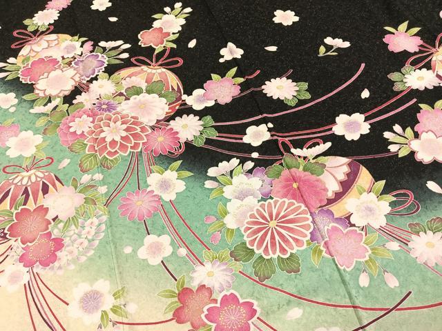 平和屋着物●豪華振袖　草花毬文　暈し染め　黒地　金彩　金通し地　正絹　逸品　AABH4946fy