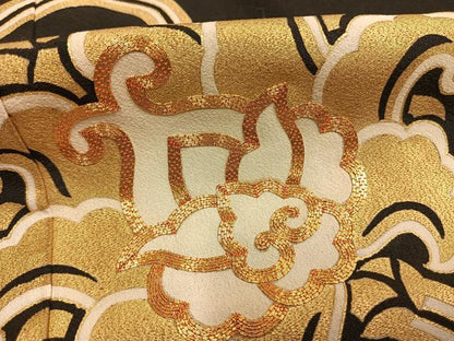 平和屋着物●豪華黒留袖　作家物　駒刺繍　花唐草文　金彩　正絹　逸品　AABH5097fy