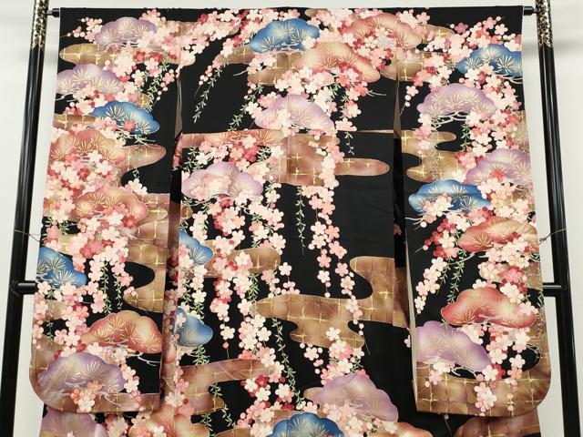 平和屋着物●紫綬褒章　巨匠『岩田専太郎』　振袖　駒刺繍　エ霞草花文　黒地　金彩　正絹　逸品　CABF3471ut
